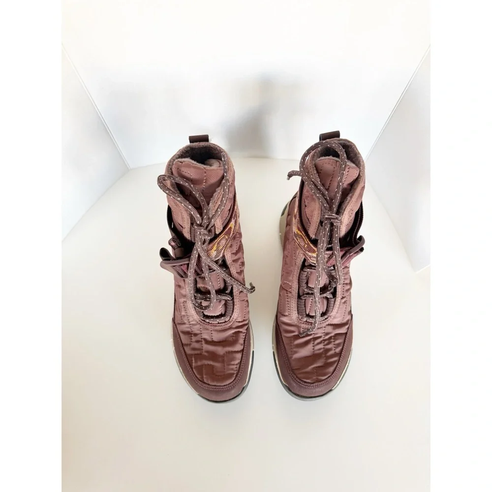 NWT Chaco Borealis Quilt Waterproof Boots in Mahogany, Size 6
